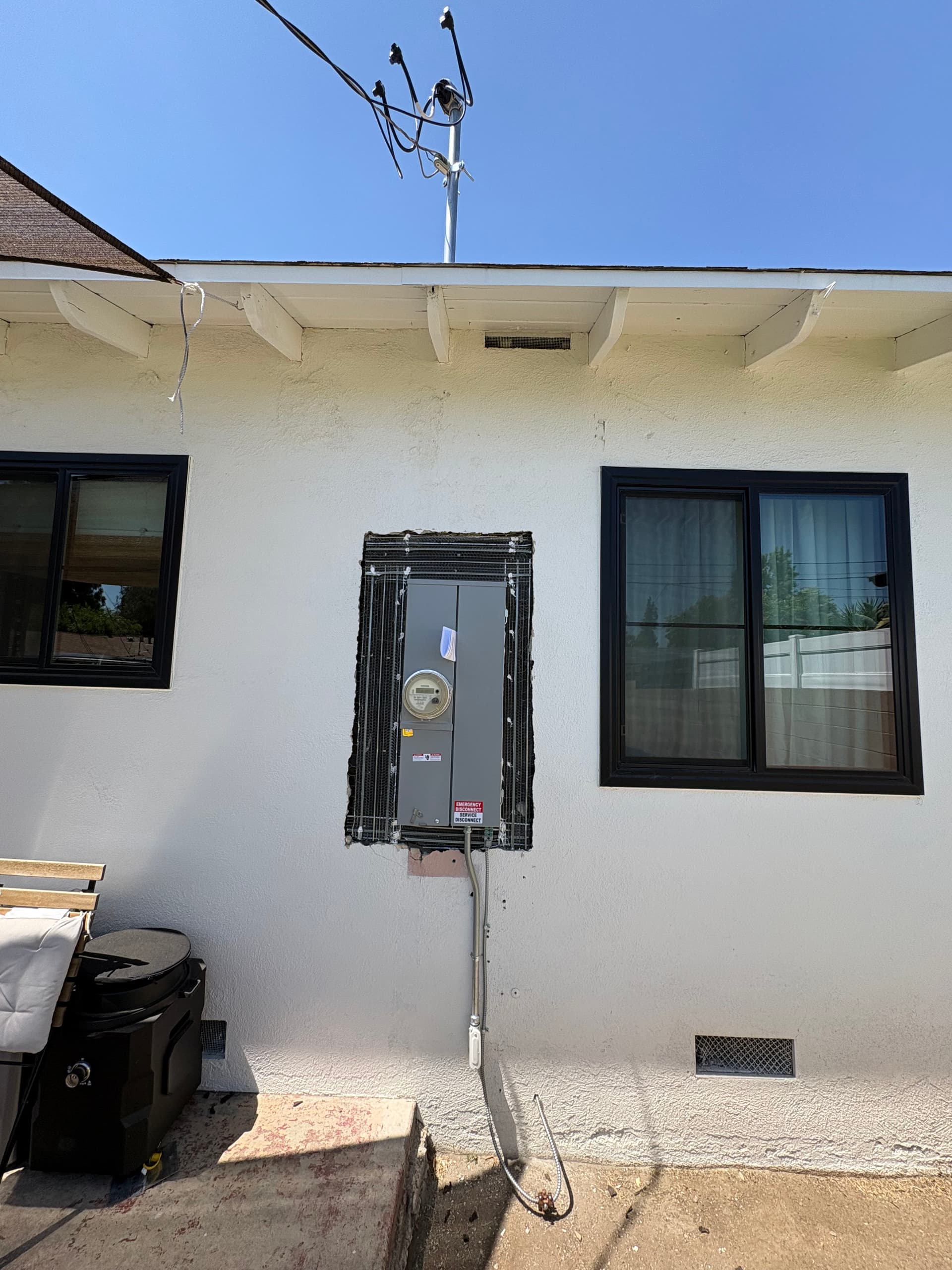 Gallery photos for Zinsco Panel Replaced With a 200A Solar-Ready Upgrade: Image #1